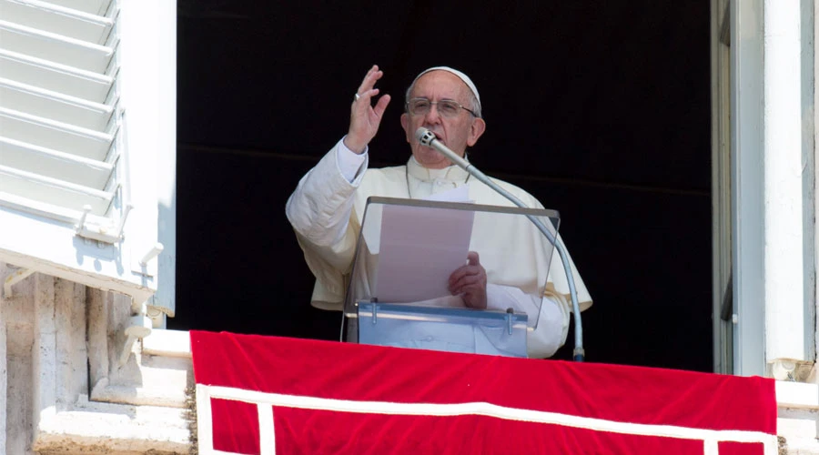 El Papa bendice a los fieles presentes en el Vaticano. Foto: L'Osservatore Romano