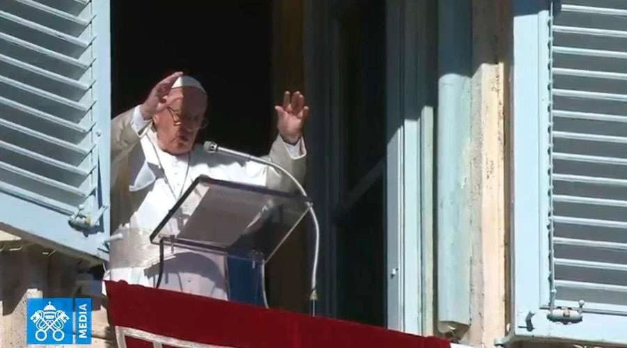 El Papa bendice a los fieles que asistieron al Ángelus. Foto: Captura de Youtube?w=200&h=150