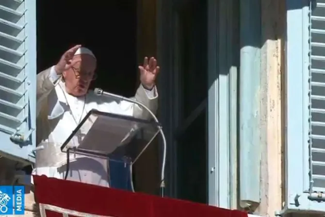 Papa Francisco anima a averiguar la fecha del propio bautismo y no olvidarla nunca
