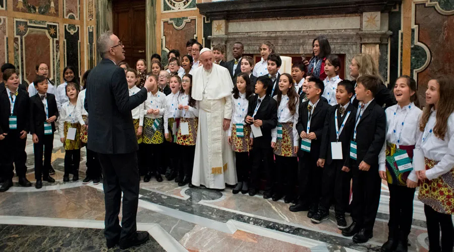 El coro canta para el Papa. Foto: L'Osservatore Romano?w=200&h=150