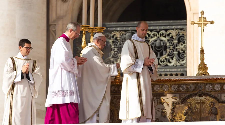 El Papa durante la Misa de canonización. Foto: Daniel Ibáñez / ACI Prensa?w=200&h=150