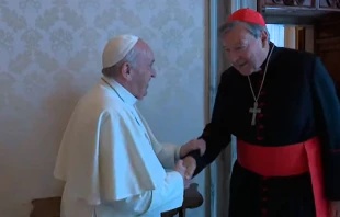 El Papa Francisco y el Cardenal Pell. Cru00e9dito: Youtube Vatican News / Captura de video. 