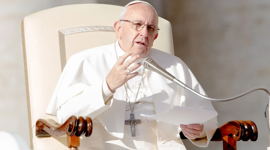 El Papa Francisco durante la Audiencia General. Foto: Daniel Ibáñez / ACI Prensa