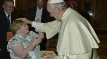 Encuentro de Bridget Brown con el Papa Francisco / Foto: L´Osservatore Romano