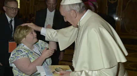 El mundo necesita saber que no “sufro” de Síndrome de Down, escribe joven actriz al Papa