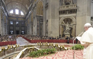 El Papa Francisco recibe a la diu00f3cesis natal del Padre Pu00edo. Foto: Vatican Media 