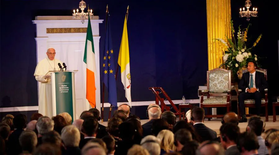 Un momento del discurso del Papa en el Castillo de Dublín. Foto: Daniel Ibáñez / ACI Prensa?w=200&h=150