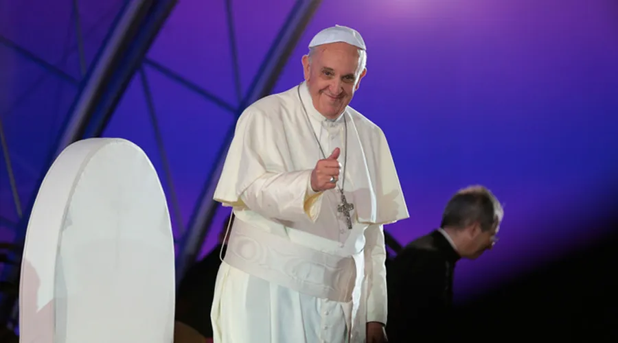 Papa Francisco saluda en JMJ Río 2013 / Crédito: Flickr JMJ Río (CC_BY_NC_SA_20)?w=200&h=150