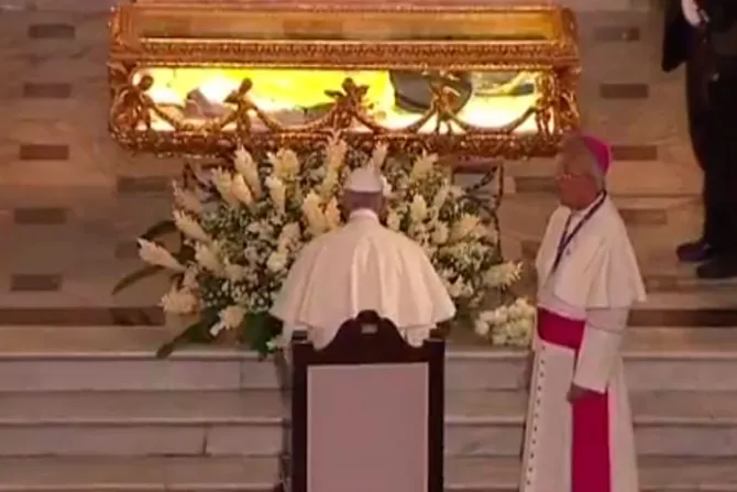 VIDEO: El Papa oró ante reliquias de Pedro Claver, el “esclavo de los negros para siempre"