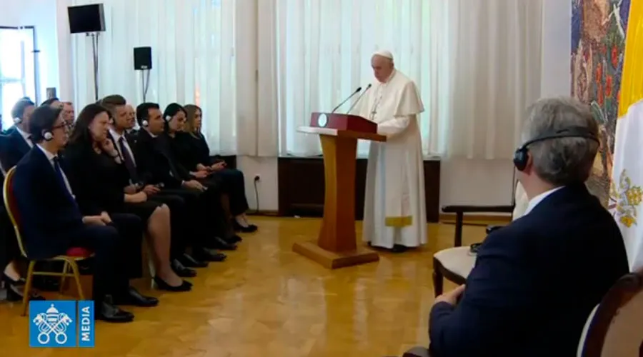 El Papa habla ante las autoridades de Macedonia del Norte. Foto: Captura de Youtube?w=200&h=150