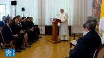 El Papa habla ante las autoridades de Macedonia del Norte. Foto: Captura de Youtube