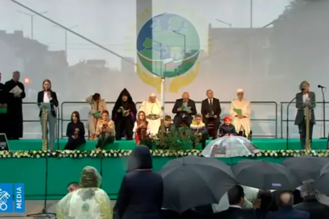 Líderes de diferentes religiones presentes en Bulgaria rezan con el Papa por la paz