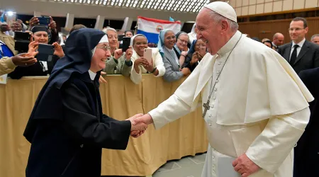 El Papa defiende que las religiosas son servidoras, no sirvientas