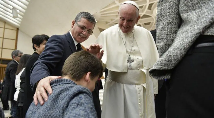 El Papa Francisco durante su encuentro con personas que padecen enfermedades raras - Foto: Vatican Media / ACI Prensa?w=200&h=150