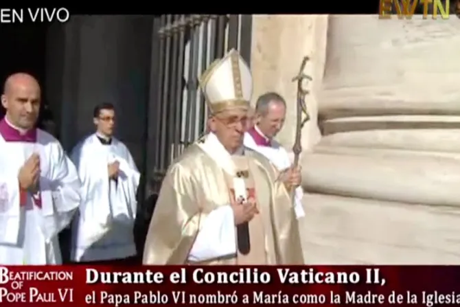Papa Francisco portó un báculo usado por San Juan Pablo II y Pablo VI en la Misa de beatificación