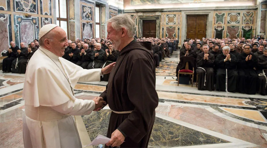 El Papa Francisco recibe a los franciscano. Foto: L'Osservatore Romano?w=200&h=150