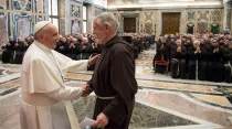 El Papa Francisco recibe a los franciscano. Foto: L'Osservatore Romano