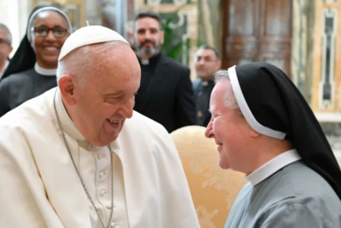 Papa Francisco: Una madre nunca se rinde ante las necesidades de sus hijos