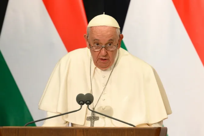 El Papa Francisco condena ideología de género e “insensato derecho al aborto” en Hungría