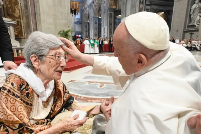 Papa Francisco: No marginar a los abuelos, ellos se han sacrificado por nosotros