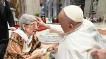 Este domingo, 23 de julio, el Papa Francisco presidió en la Basílica de San Pedro la Celebración Eucarística con motivo de la III Jornada Mundial de los Abuelos y de los Ancianos. Crédito: Vatican Med