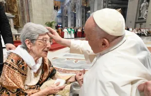 Este domingo, 23 de julio, el Papa Francisco presidió en la Basílica de San Pedro la Celebración Eucarística con motivo de la III Jornada Mundial de los Abuelos y de los Ancianos. Crédito: Vatican Med 