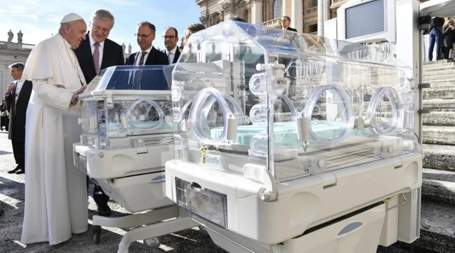 El Papa Francisco recibe dos incubadoras - Foto: Vatican Media (ACI Prensa)?w=200&h=150