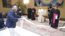 El Papa Francisco con la delegaciu00f3n japonesa. Foto: Vatican Media