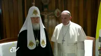 Foto : El Papa Francisco y el Patriarca Kirill de Moscú / Crédito : Captura de YouTube CTV (CapturaVideo)