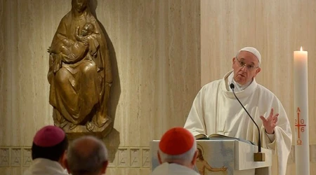 Debemos dar testimonio cristiano sin temor a habladuru00edas o cru00edticas, advierte el Papa