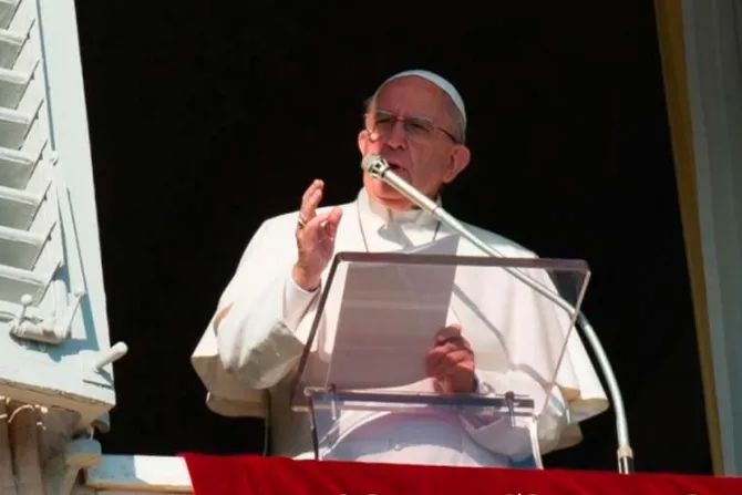 Papa Francisco: La cruz no es un adorno para llevar, sino el símbolo de la fe cristiana