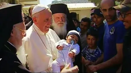 [FOTOS] Papa Francisco a refugiados en Grecia: No están solos, no pierdan la esperanza
