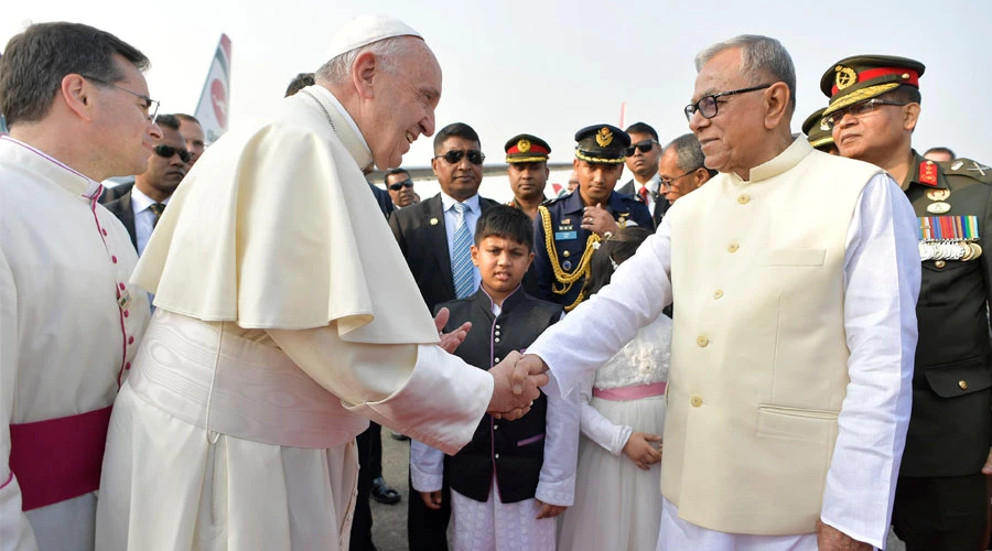 El Papa saluda al Presidente de Bangladesh. Foto: L'Osservatore Romano?w=200&h=150