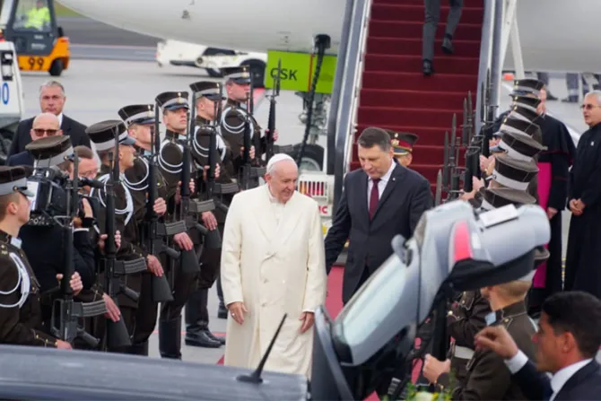 El Papa Francisco llegó a Letonia, segunda escala de su viaje a los países bálticos