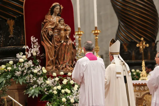 Una oración del Papa Francisco a Santa María, Madre de Dios