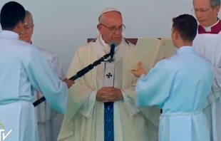 Papa Francisco en Misa en Medellu00edn / Captura de pantalla (Youtube) 