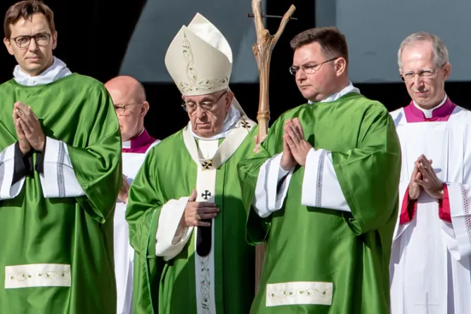El Papa se emociona al hablar de los obispos chinos que participarán en el Sínodo