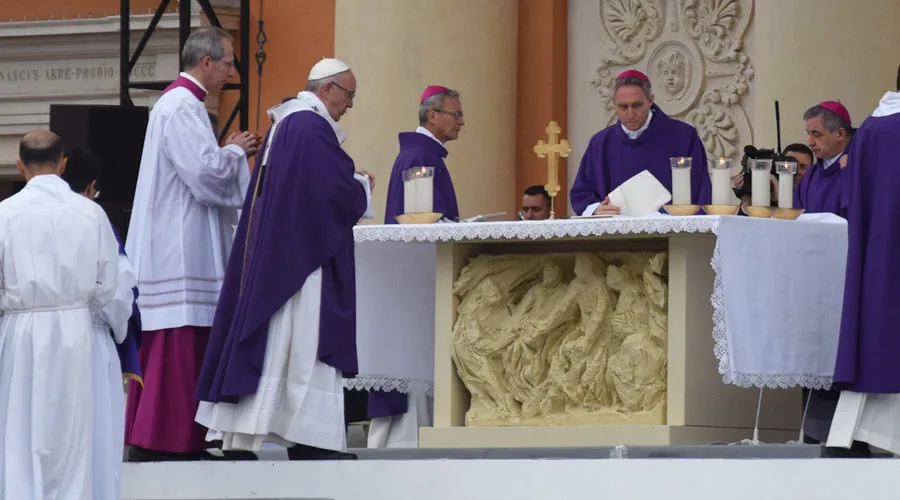 El Santo Padre durante la Misa celebrada en Carpi. Foto: Marco Mancini / ACI Stampa?w=200&h=150