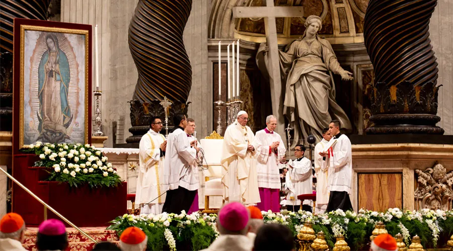 El Papa presidió la Misa de la Virgen de Guadalupe en el Vaticano. Foto: Daniel Ibáñez / ACI Prensa