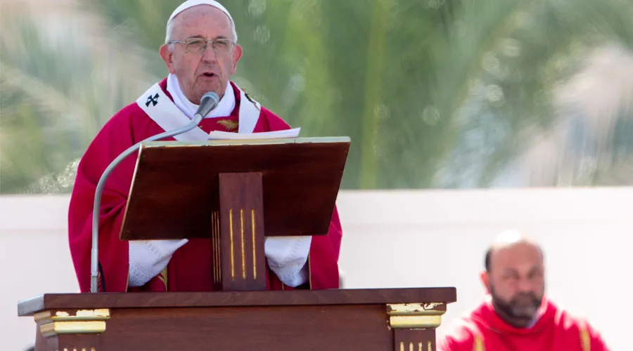 El Papa Francisco condena la mafia en Sicilia: No se puede creer en Dios y ser mafioso 