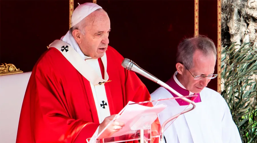 El Papa durante el rezo del Ángelus. Foto: Daniel Ibáñez / ACI Prensa