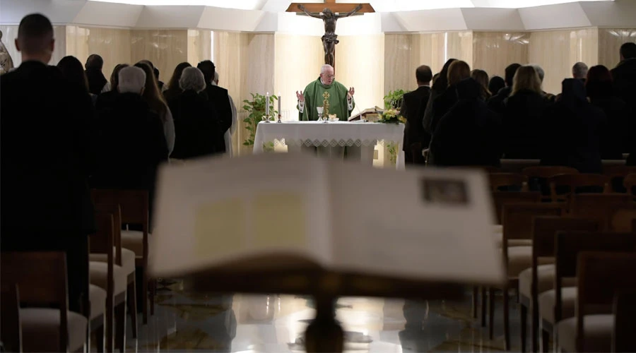 El Papa durante la Misa celebrada en Santa Marta. Foto: Vatican Media?w=200&h=150