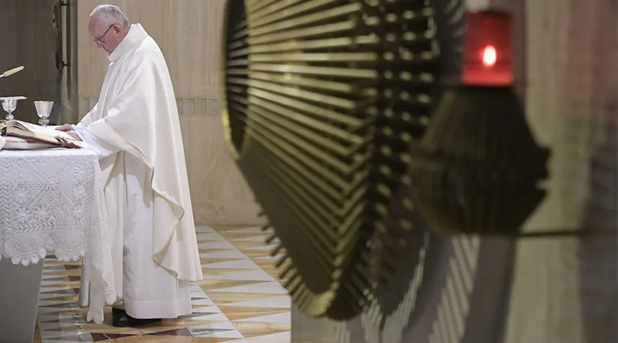 El Papa durante la Misa en Casa Santa Marta. Foto: Vatican Media?w=200&h=150