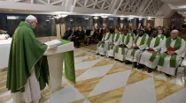 El Papa durante la Misa en Casa Santa Marta. Foto: Vatican Media
