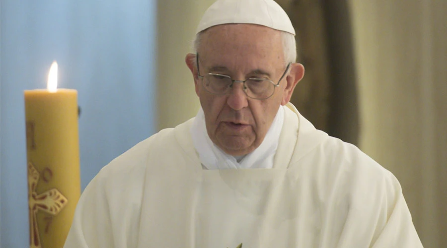 El Papa en la Misa en casa Santa Marta. Foto: Vatican Media?w=200&h=150