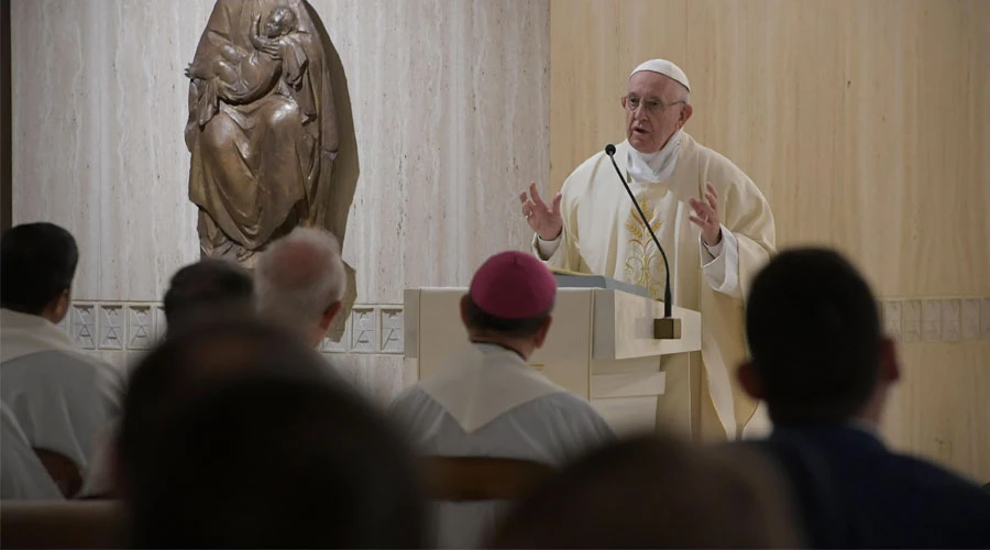 El Papa durante la Misa en Casa Santa Marta. Foto: Vatican Media?w=200&h=150