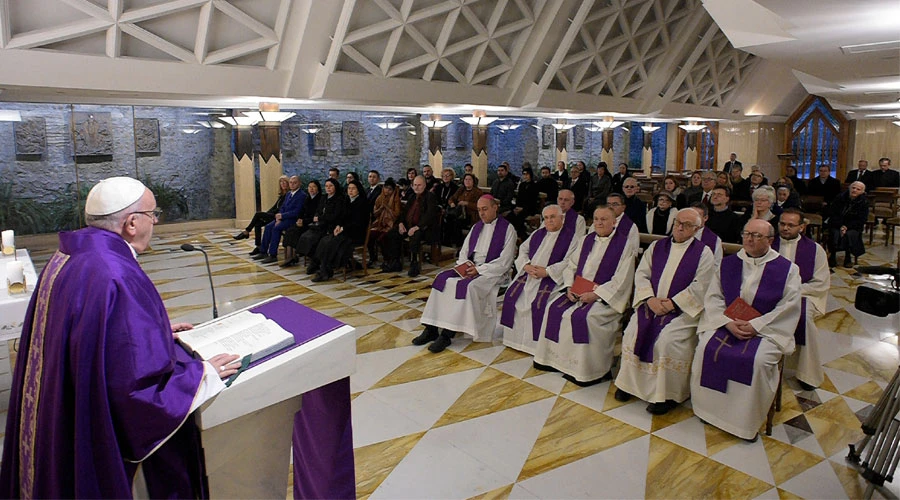 El Papa Francisco durante la Misa en Casa Santa Marta. Foto: Vatican Media