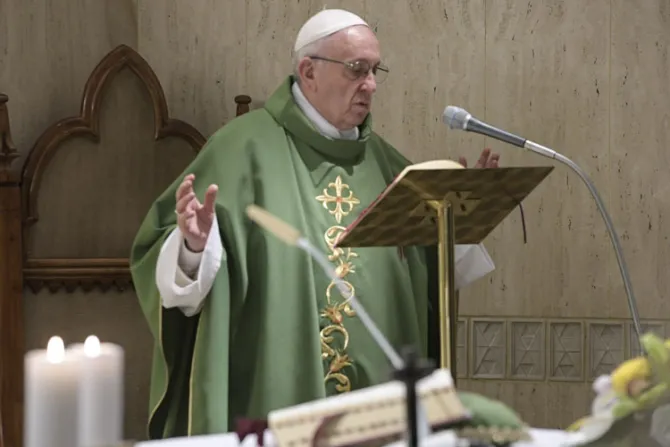 El Papa Francisco pide sacerdotes que sean pastores cercanos y no “patrones de finca”