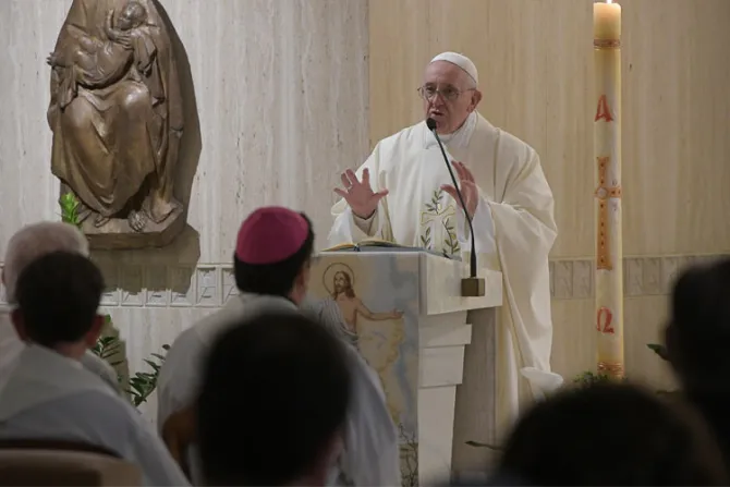 El Papa pide a los cristianos que no lleven una vida pagana disfrazada de cristiana