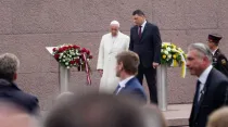 El Papa rinde homenaje a las víctima del comunismo. Foto: ACI Stampa